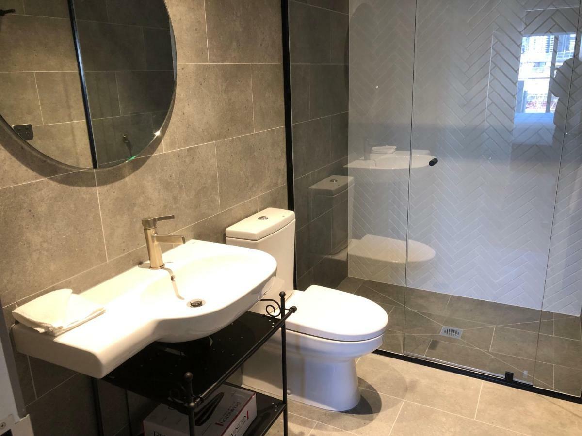 Q Squared Serviced Apartments เมลเบิร์น ภายนอก รูปภาพ