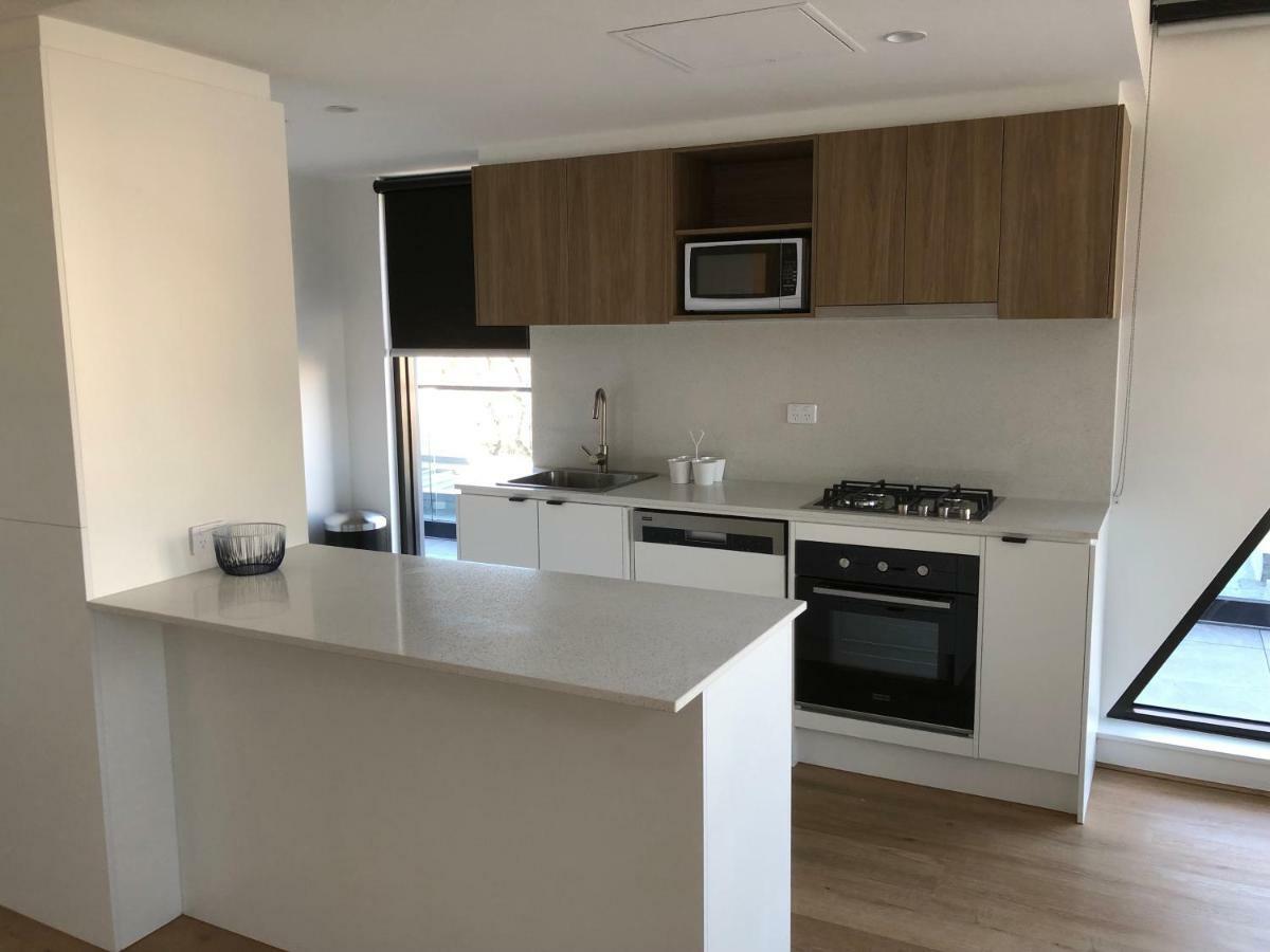 Q Squared Serviced Apartments เมลเบิร์น ภายนอก รูปภาพ
