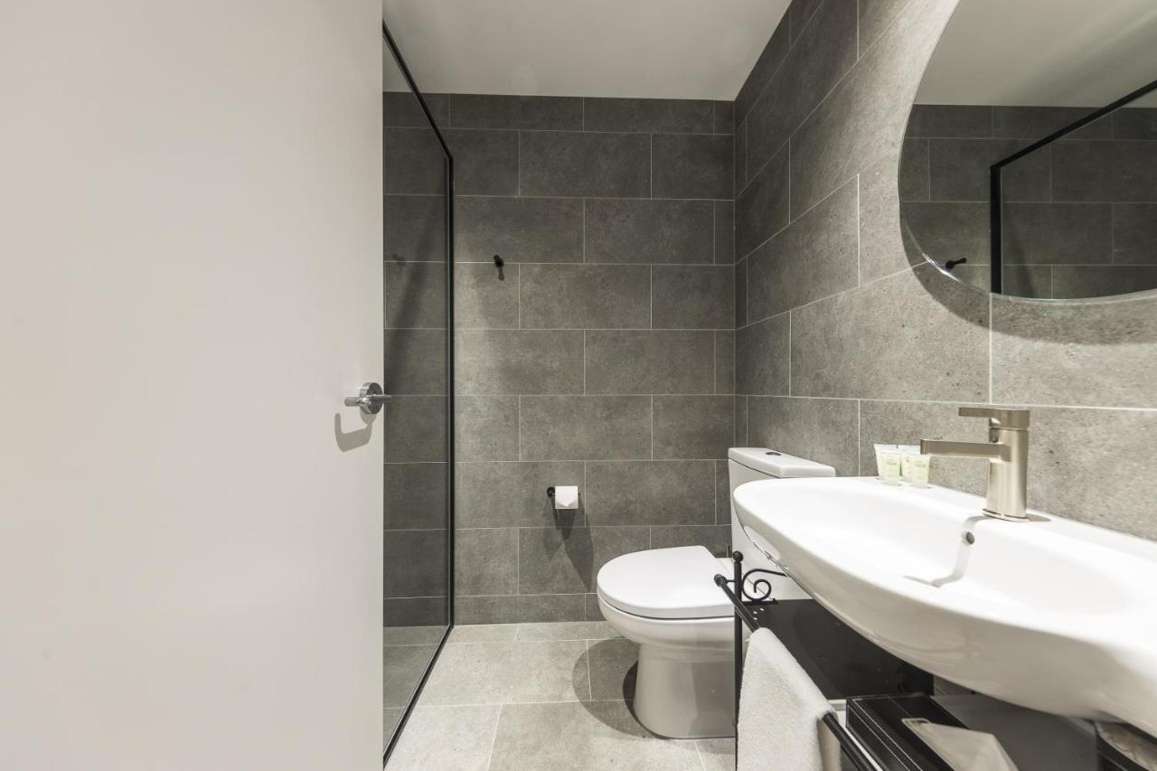 Q Squared Serviced Apartments เมลเบิร์น ภายนอก รูปภาพ